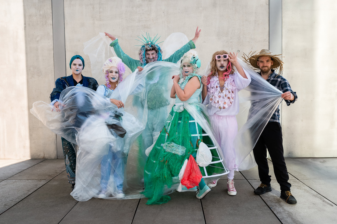 Poseidon und die Plastiksee Performance